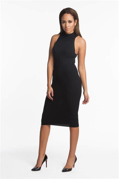 sleeveless turtleneck long dress.